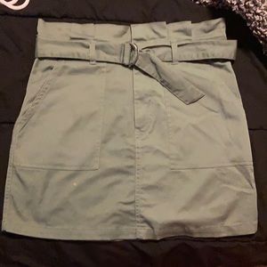 VOLCOM Frochickie Belted mini skirt in Green